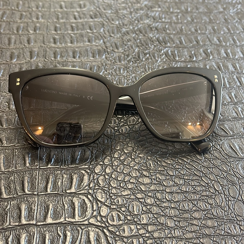 Valentino Black Frame Women's VA/4070 5001/8G Fashion Square Sunglasses 55mm